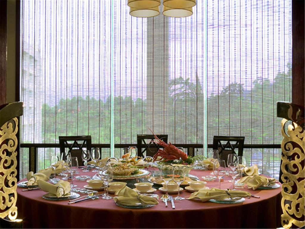 Sofitel Dongguan Royal Lagoon Hotel Restaurant photo